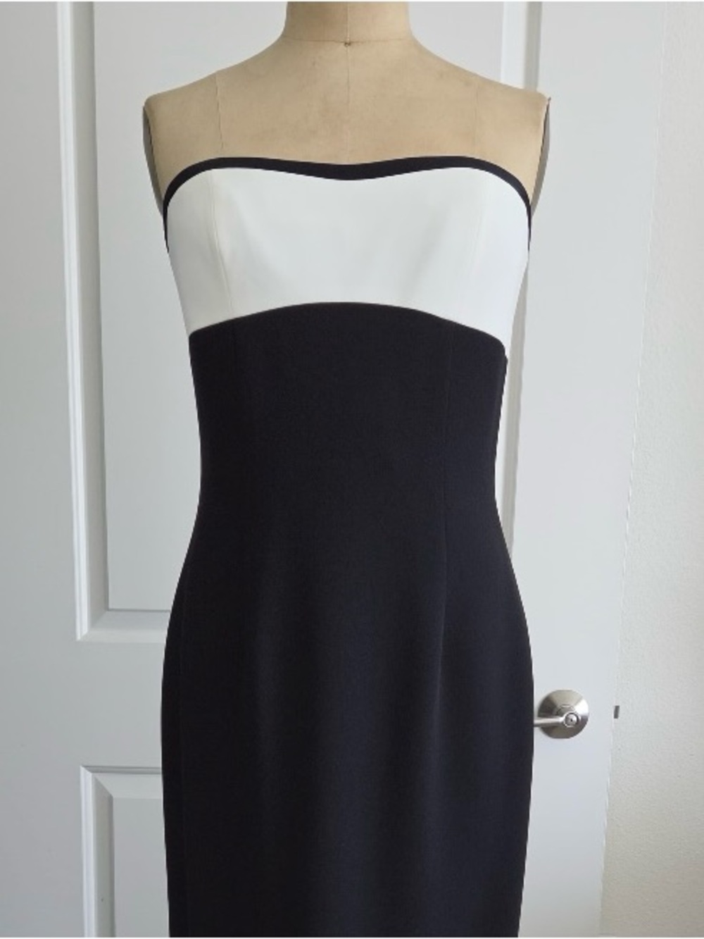 Elegant Strapless Two-Tone Black and White Sheath Dress